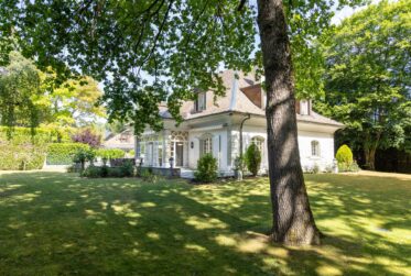 Maison de Maître - l'intimité d'un grand jardin verdoyant.