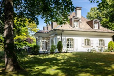 Maison de Maître - l'intimité d'un grand jardin verdoyant.