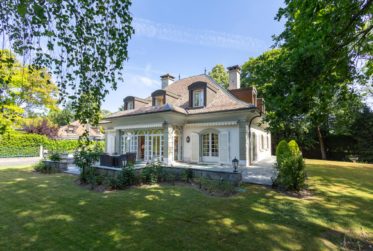 Maison de Maître - l'intimité d'un grand jardin verdoyant.