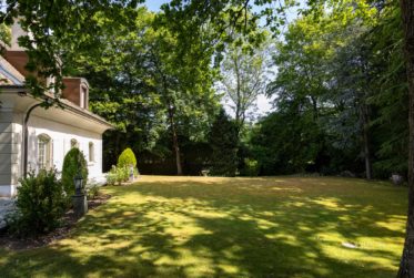 Maison de Maître - l'intimité d'un grand jardin verdoyant.